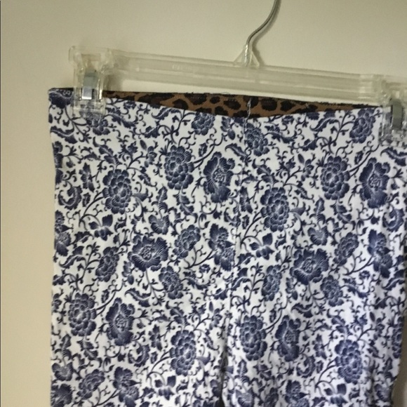 🦋 BOLD PRINTED LEGGINGS 🦋 Size S 🌟 NWOT 👖 - Picture 2 of 3